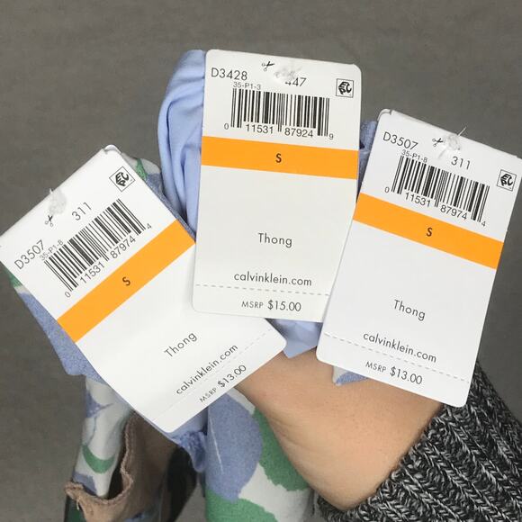 Calvin Klein Invisibles Thong Panty Floral set 3 - Picture 4 of 4